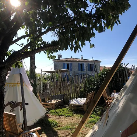 Les Flots De Ma Vie Chambres D Hotes Et Tipi Florence Et Virginie Gossin Barzan Room photo
