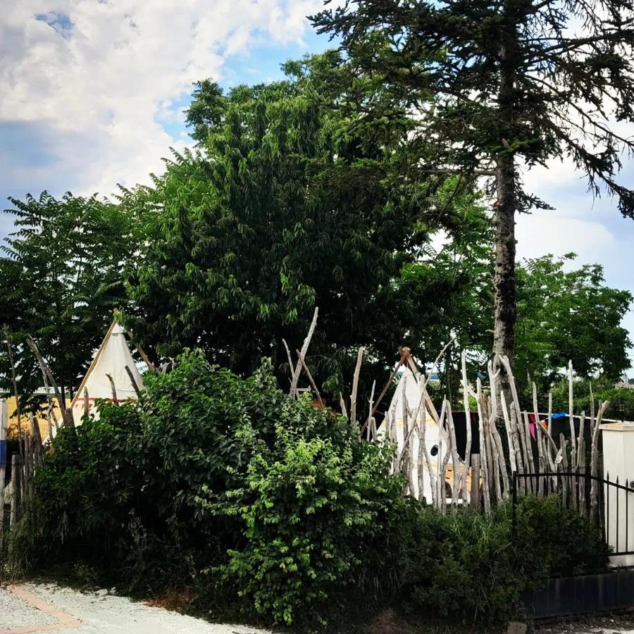 Guest house Les Flots De Ma Vie D Hotes Et Tipi Florence Et Virginie Gossin Barzan