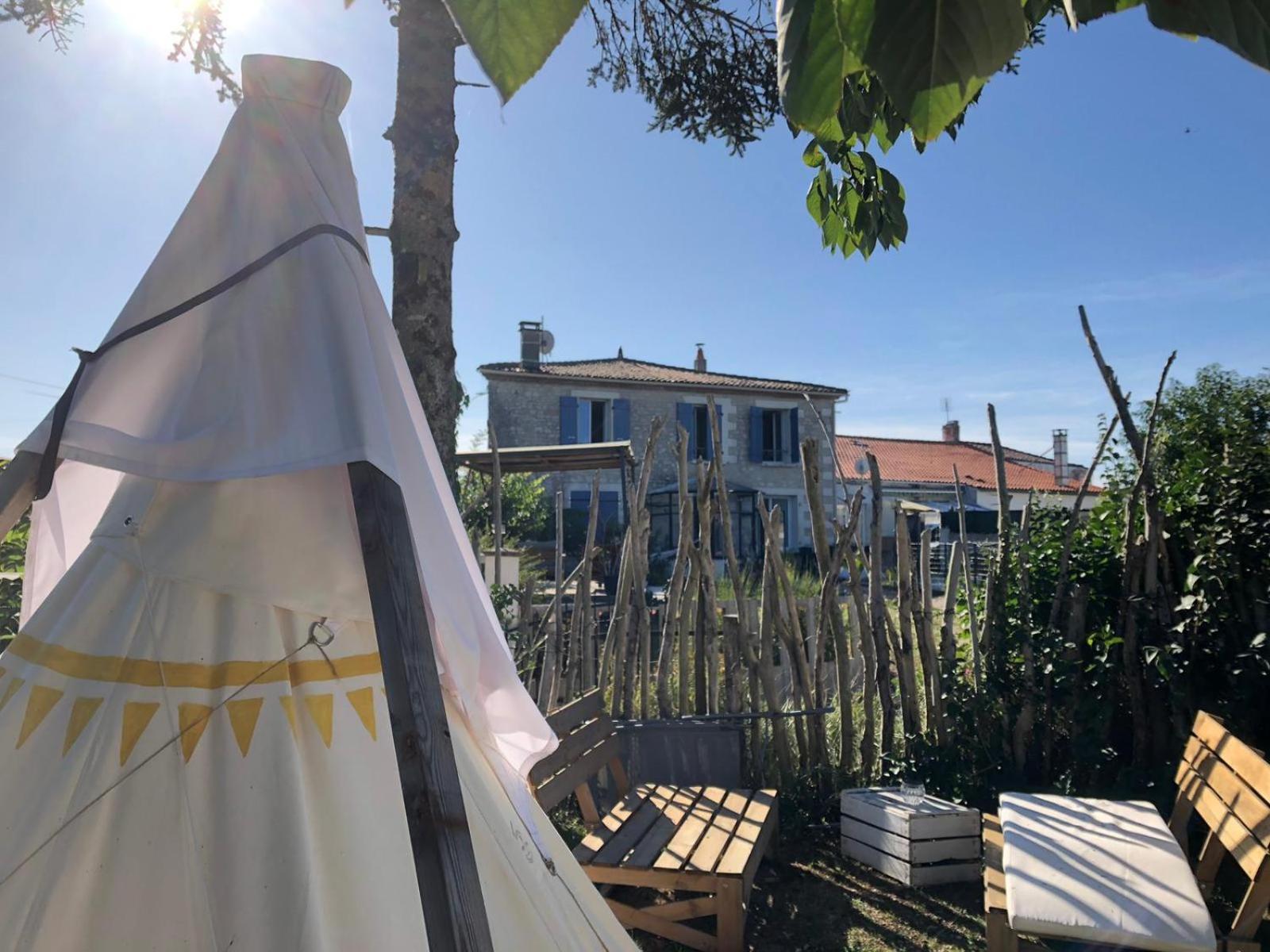 Guest house Les Flots De Ma Vie D Hotes Et Tipi Florence Et Virginie Gossin Barzan