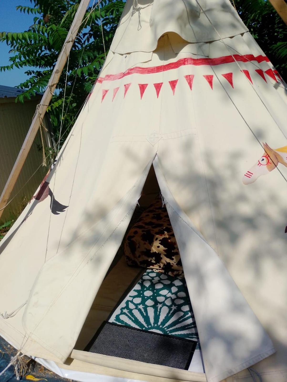 Les Flots De Ma Vie D Hotes Et Tipi Florence Et Virginie Gossin *